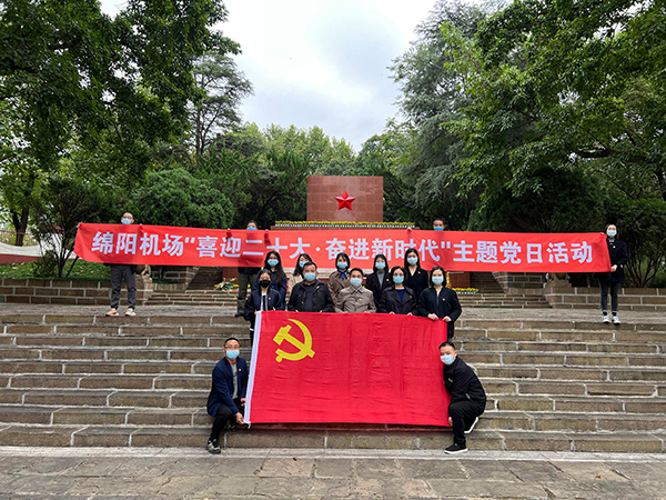 第一、第十三、第十七黨支部聯(lián)合開(kāi)展“喜迎二十大·奮進(jìn)新時(shí)代”主題黨日活動(dòng).jpg
